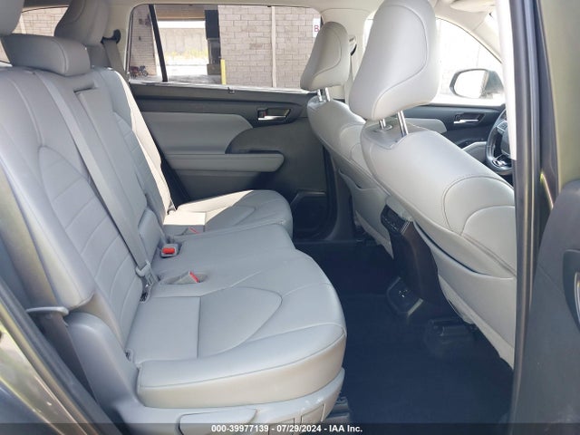 Toyota Highlander Xle 2021 5TDHZRAH4MS515328 Image 8