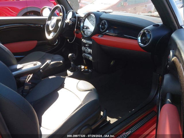 2010 MINI COOPER S WMWMS3C57ATY08251 Photo 4