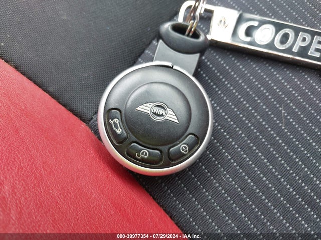 2010 MINI COOPER S WMWMF7C59ATZ34641 Photo 10