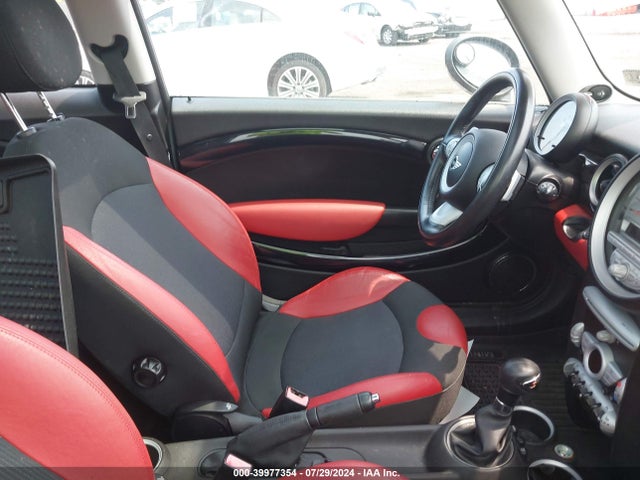 2010 MINI COOPER S WMWMF7C59ATZ34641 Photo 4
