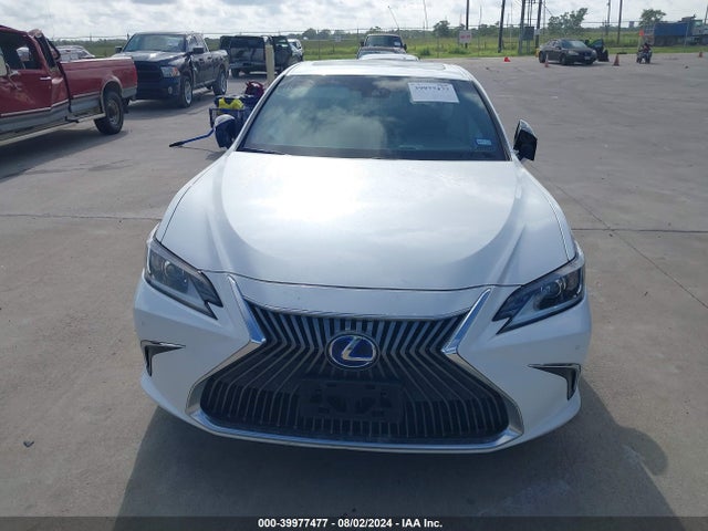 58AE21B13LU011670 Lexus Es 300h Luxury