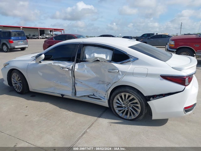 58AE21B13LU011670 Lexus Es 300h Luxury
