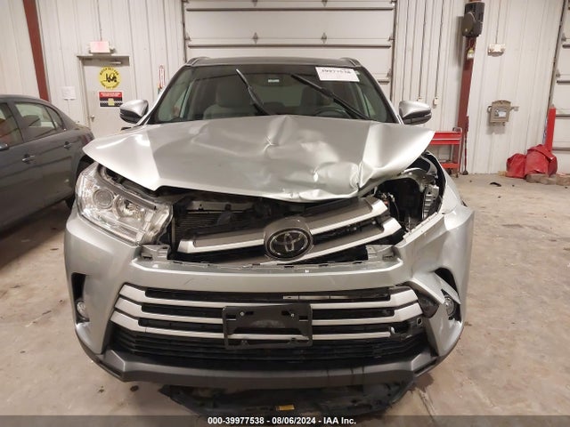 Toyota Highlander Xle 2018 5TDJZRFH8JS561864 Image 13