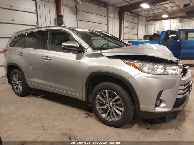 Toyota Highlander Xle 2018 5TDJZRFH8JS561864 Image 14
