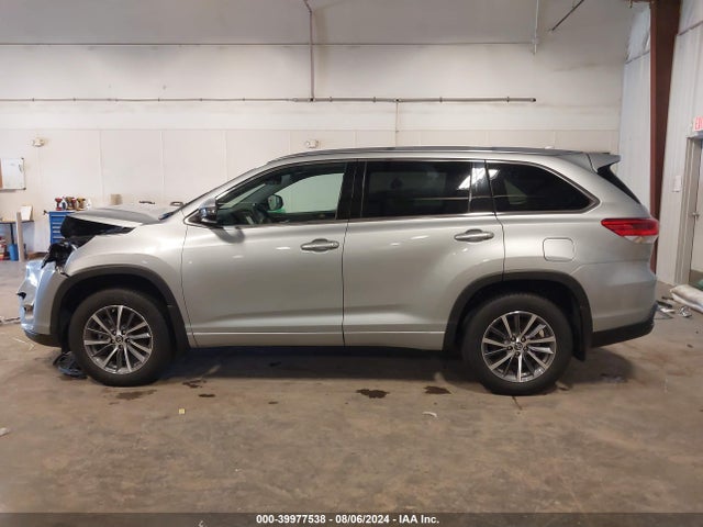 Toyota Highlander Xle 2018 5TDJZRFH8JS561864 Image 15