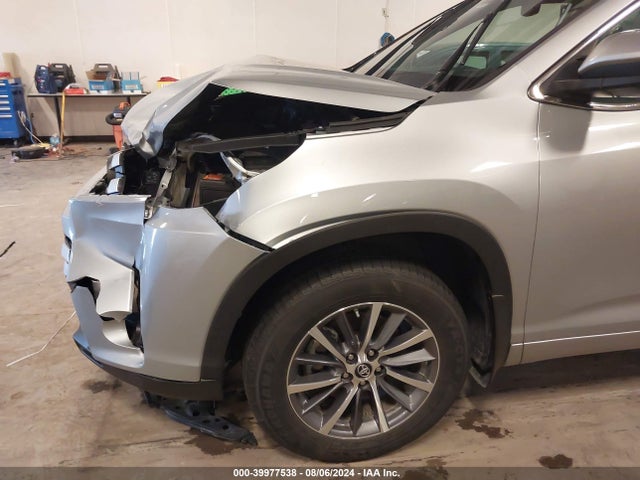 Toyota Highlander Xle 2018 5TDJZRFH8JS561864 Image 19
