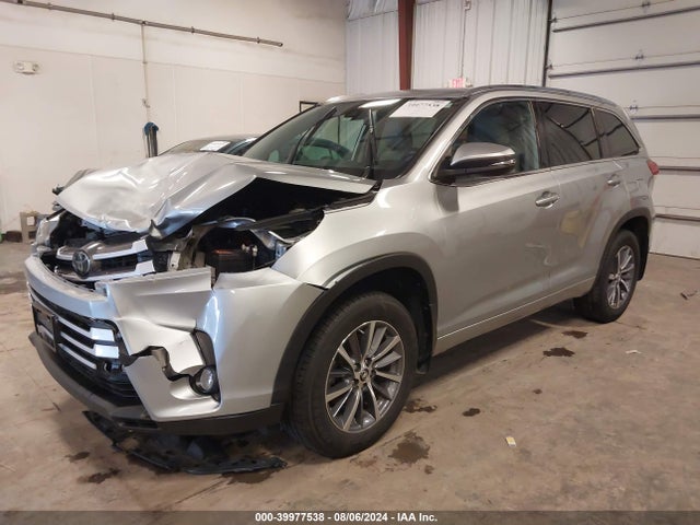 Toyota Highlander Xle 2018 5TDJZRFH8JS561864 Image 2