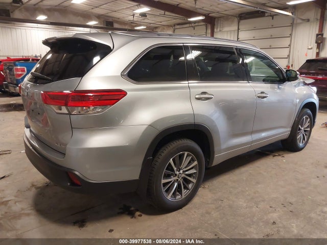 Toyota Highlander Xle 2018 5TDJZRFH8JS561864 Image 4