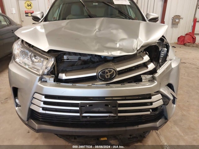 Toyota Highlander Xle 2018 5TDJZRFH8JS561864 Image 6