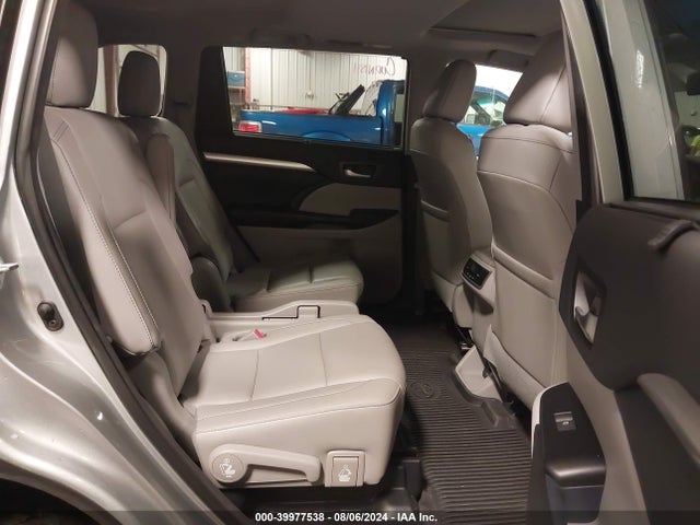 Toyota Highlander Xle 2018 5TDJZRFH8JS561864 Image 8