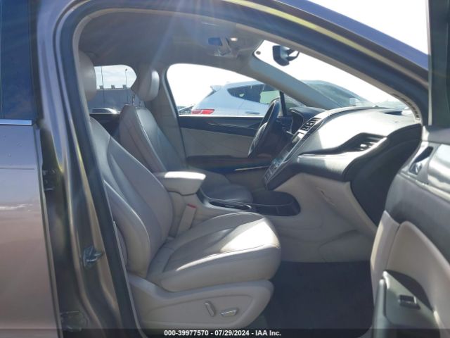 5LMCJ1C9XKUL17492 Lincoln Mkc Standard