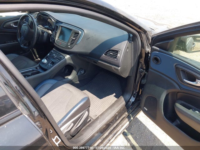 1C3CCCDG6FN615679 Chrysler 200 S