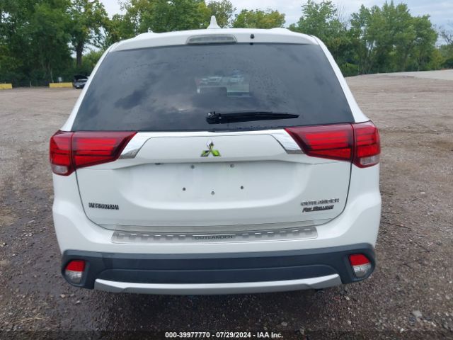 JA4AD2A3XHZ015460 Mitsubishi Outlander Es