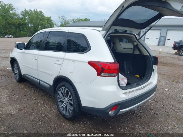 JA4AD2A3XHZ015460 Mitsubishi Outlander Es