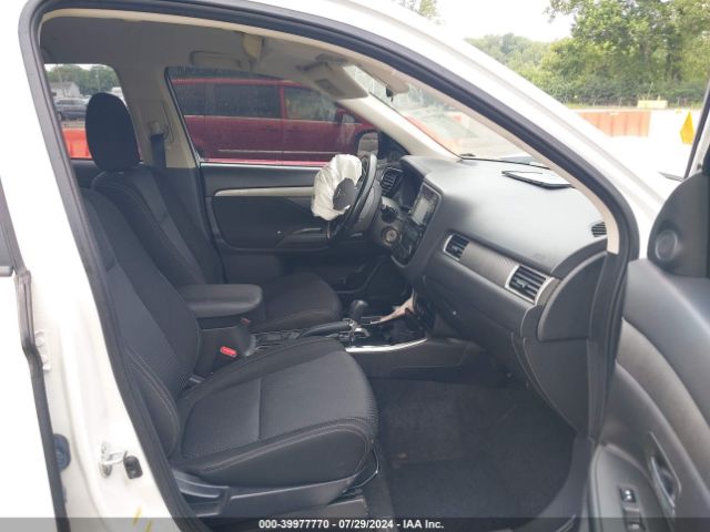 JA4AD2A3XHZ015460 Mitsubishi Outlander Es