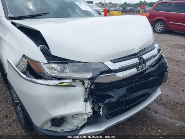 JA4AD2A3XHZ015460 Mitsubishi Outlander Es