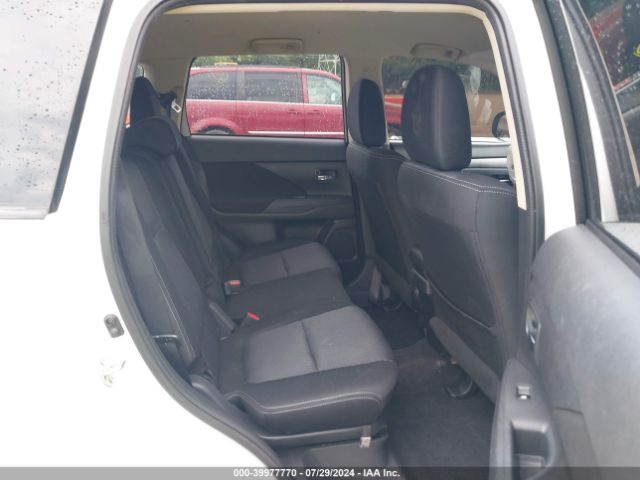 JA4AD2A3XHZ015460 Mitsubishi Outlander Es