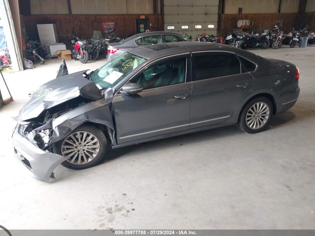 1VWBT7A35GC011129 Volkswagen Passat 1.8t Se