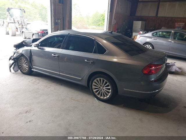 1VWBT7A35GC011129 Volkswagen Passat 1.8t Se