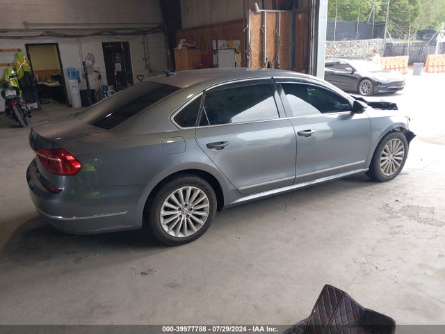 1VWBT7A35GC011129 Volkswagen Passat 1.8t Se