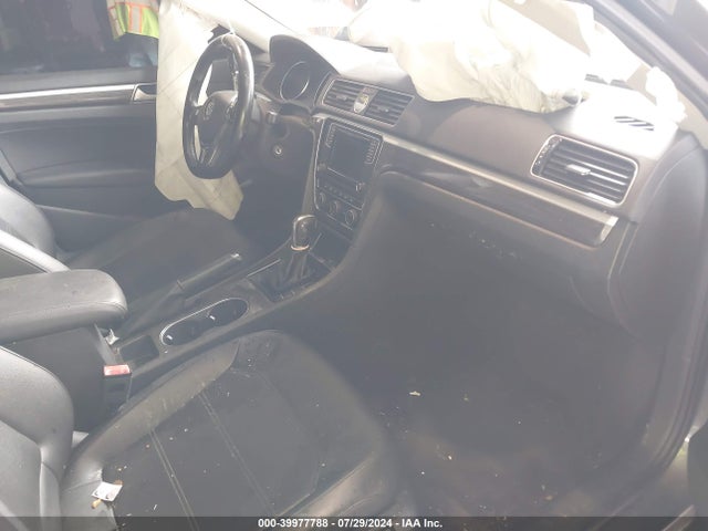 1VWBT7A35GC011129 Volkswagen Passat 1.8t Se