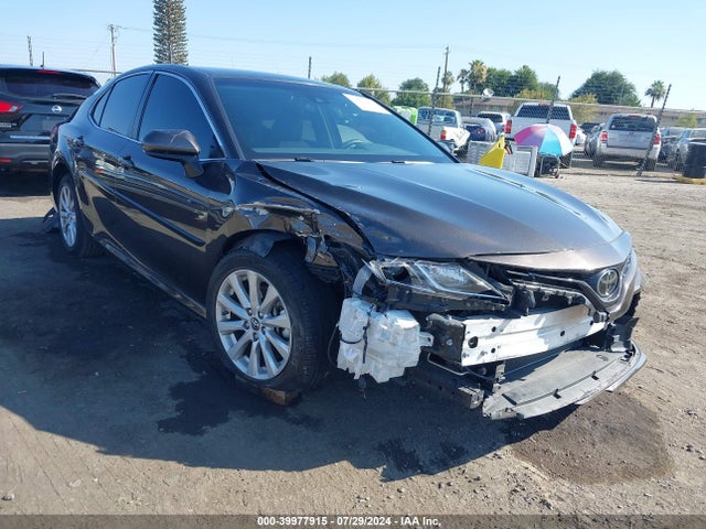 Toyota CAMRY LE 2018 JTNB11HK9J3058007 головне зображення