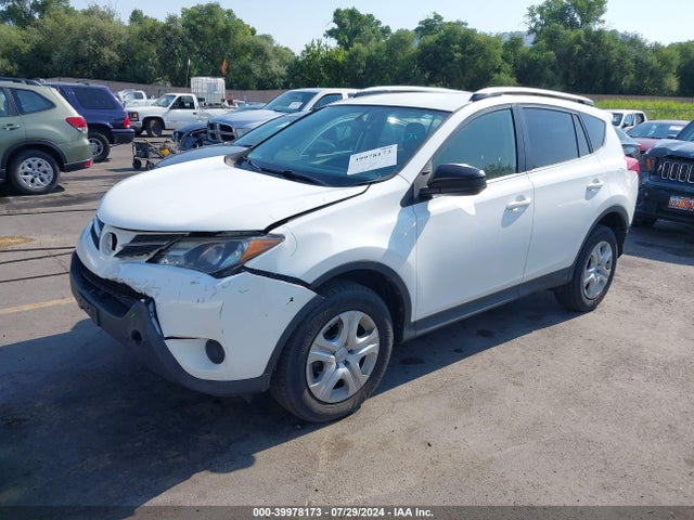 Toyota RAV4 LE 2015 JTMBFREV3FD164134 Image 2