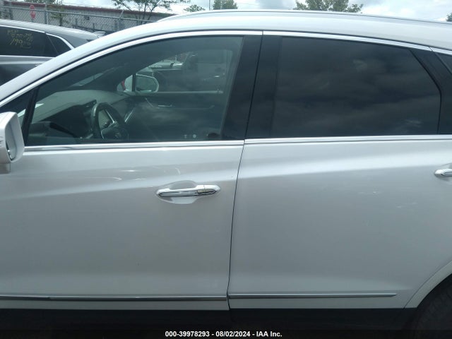 1GYKNDRS2LZ138686 Cadillac Xt5 Awd Premium Luxury