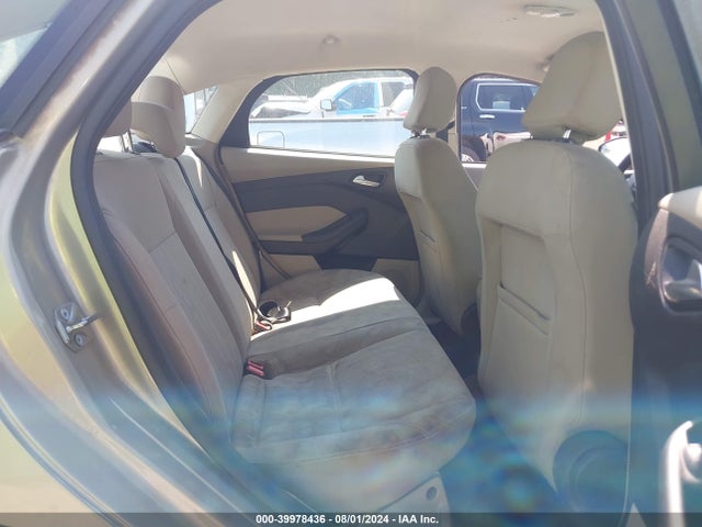Ford FOCUS SE 2016 1FADP3F29GL355271 Image 8