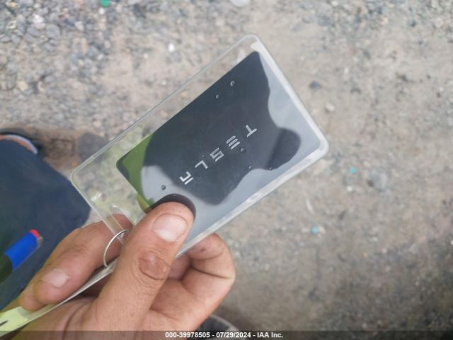 2021 TESLA MODEL Y 5YJYGDEF2MF133949 Photo 10