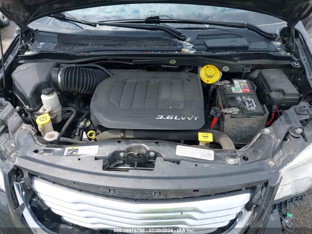 2C4RC1GG8ER307694 Chrysler Town & Country Limited