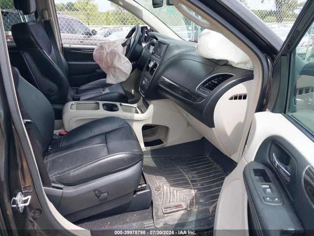 2C4RC1GG8ER307694 Chrysler Town & Country Limited