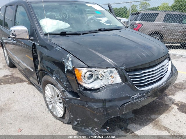 2C4RC1GG8ER307694 Chrysler Town & Country Limited