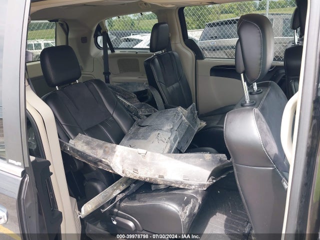 2C4RC1GG8ER307694 Chrysler Town & Country Limited