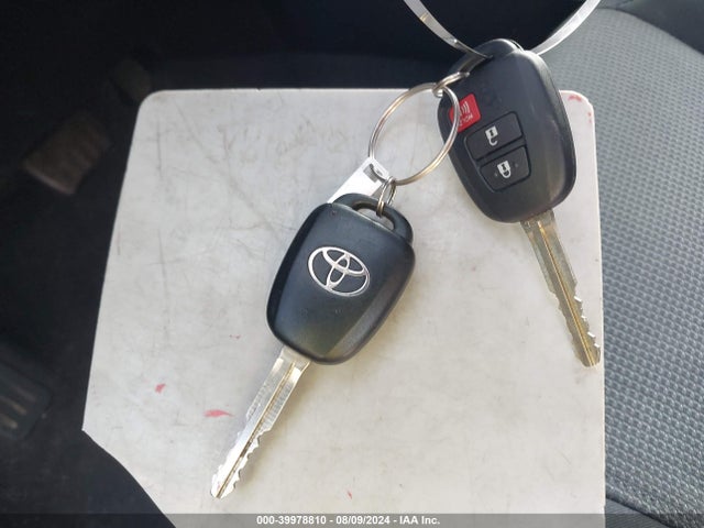 Toyota Rav4 Xle 2017 JTMRFREV3HJ122873 Image 11
