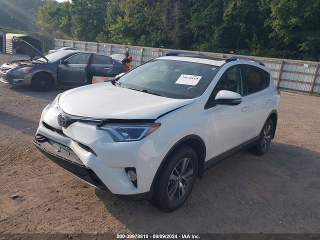 Toyota Rav4 Xle 2017 JTMRFREV3HJ122873 Image 2