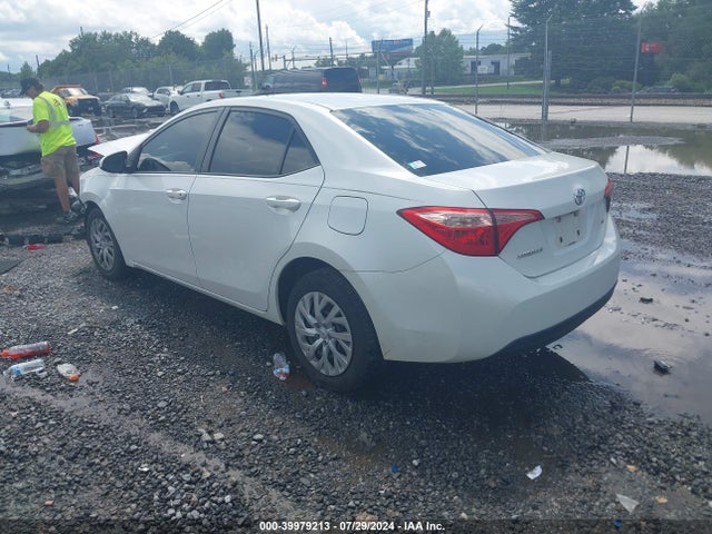 Toyota COROLLA LE 2017 5YFBURHE9HP735157 Image 3