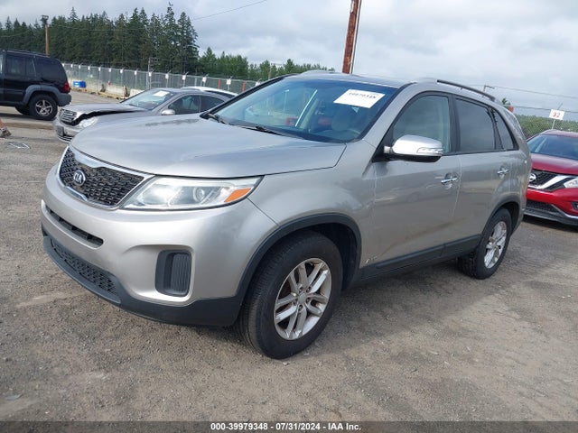 KIA Sorento Lx V6 2015 5XYKTDA75FG646401 Image 2