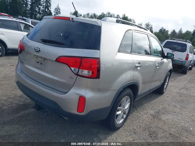 KIA Sorento Lx V6 2015 5XYKTDA75FG646401 Image 4