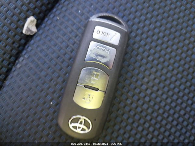 3MYDLBYV7KY519478 Toyota YARIS L