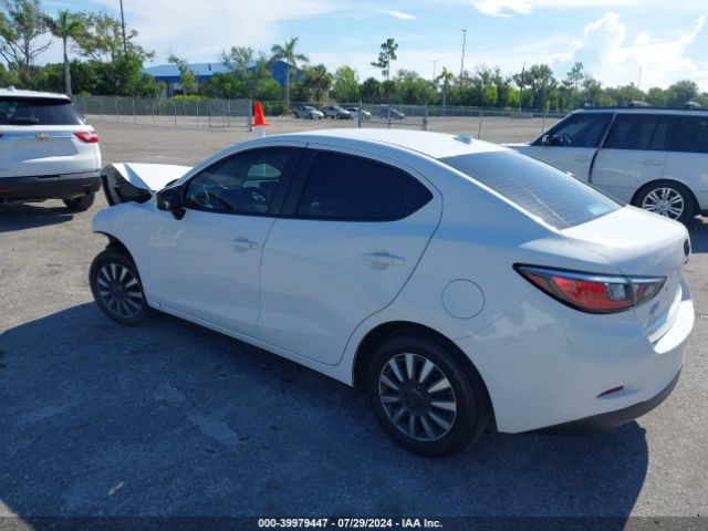 3MYDLBYV7KY519478 Toyota YARIS L
