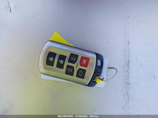 5TDYZ3DC5HS779774 Toyota Sienna Xle 8 Passenger