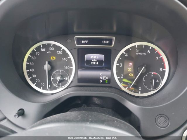 SJKCH5CR1JA045793 Infiniti Qx30 Premium
