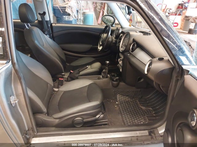 2010 MINI COOPER CLUBMAN WMWML3C54ATX52136 Photo 4