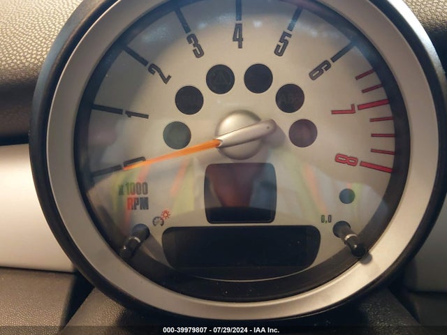 2010 MINI COOPER CLUBMAN WMWML3C54ATX52136 Photo 6