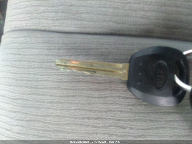KNDMG4C79E6571813 KIA SEDONA LX