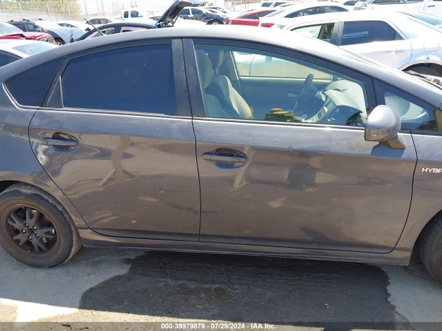 Toyota Prius Two 2015 JTDKN3DU2F0465820 Image 14