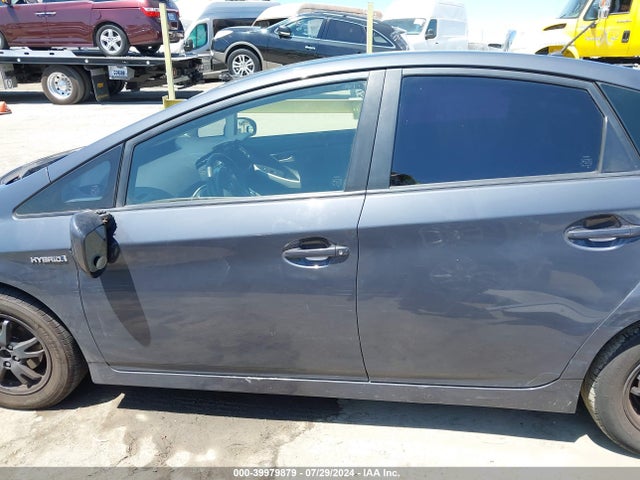Toyota Prius Two 2015 JTDKN3DU2F0465820 Image 15