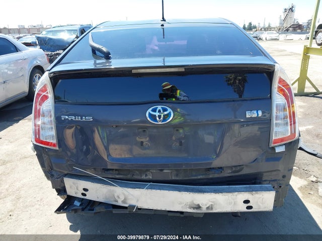Toyota Prius Two 2015 JTDKN3DU2F0465820 Image 17