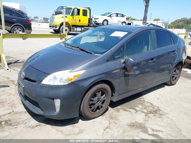 Toyota Prius Two 2015 JTDKN3DU2F0465820 Image 2